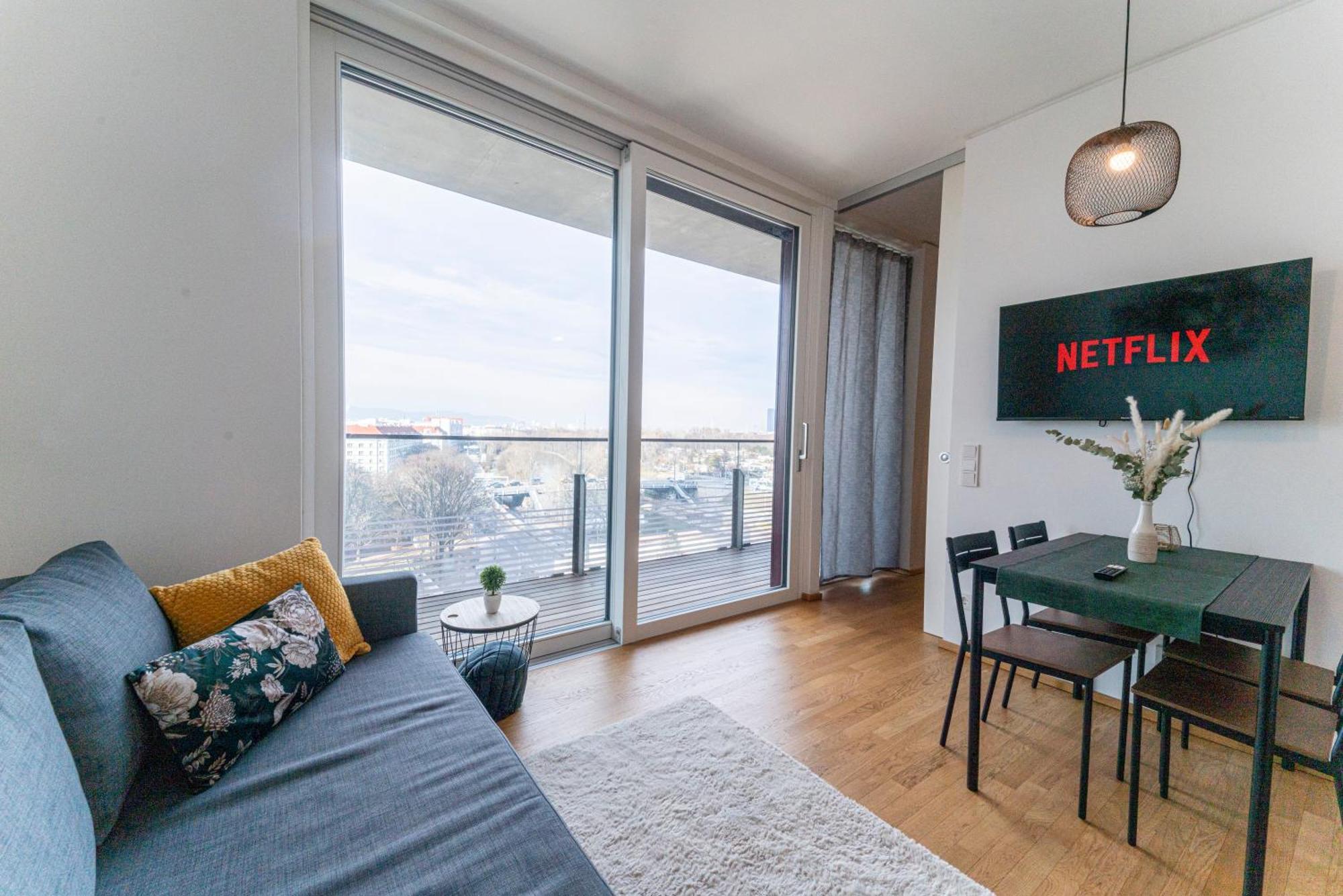 Mca Triiiple I Rooftop Pool I Free Parking I Netflix Вена Экстерьер фото