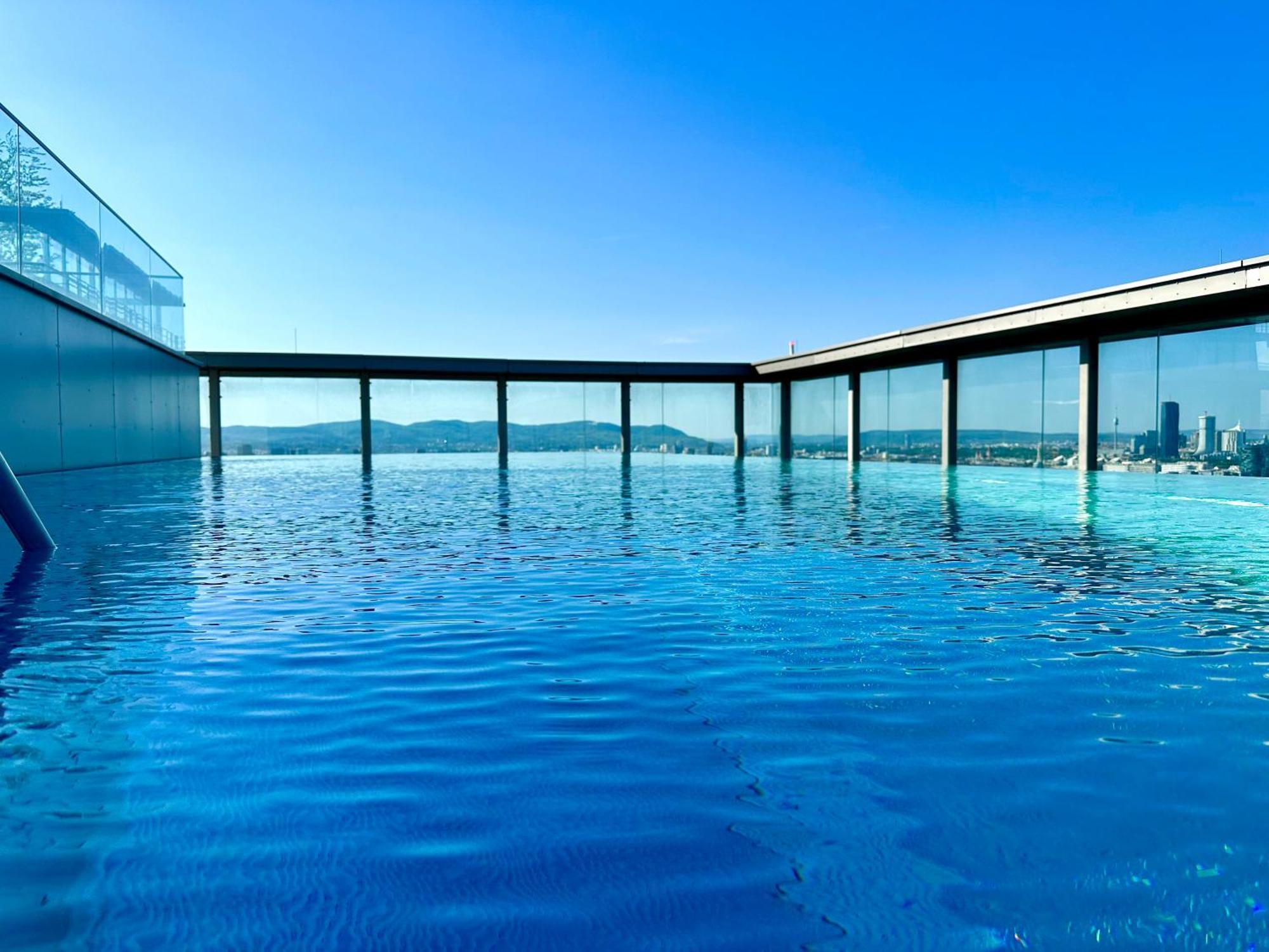 Mca Triiiple I Rooftop Pool I Free Parking I Netflix Вена Экстерьер фото